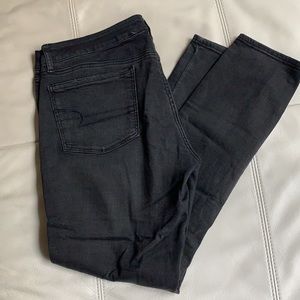 American Eagle 🦅 Jegging Jeans with distressed front. 14 Regular